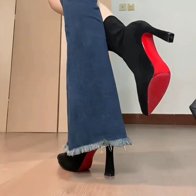 真皮款尖头防水台高跟短靴女2026新款冬季黑色绒面红底粗跟瘦瘦靴图片
