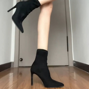 高级尖头高跟短靴女细跟2025新款秋冬黑色绒面袜靴裸靴弹力瘦瘦靴