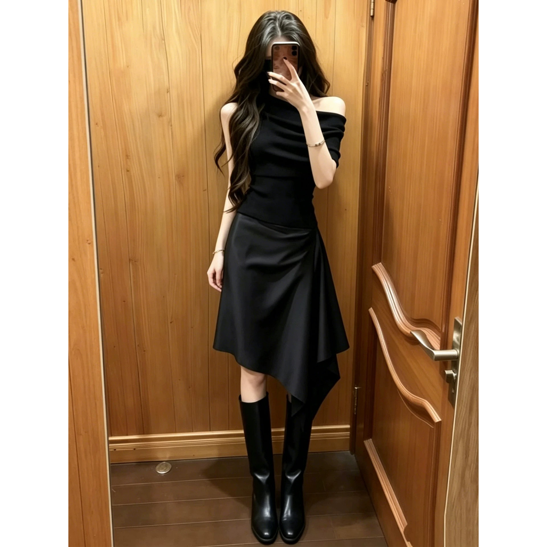 辣妹穿搭短袖T恤女2026夏季新款法式小资黑色斜肩露肩修身小上衣