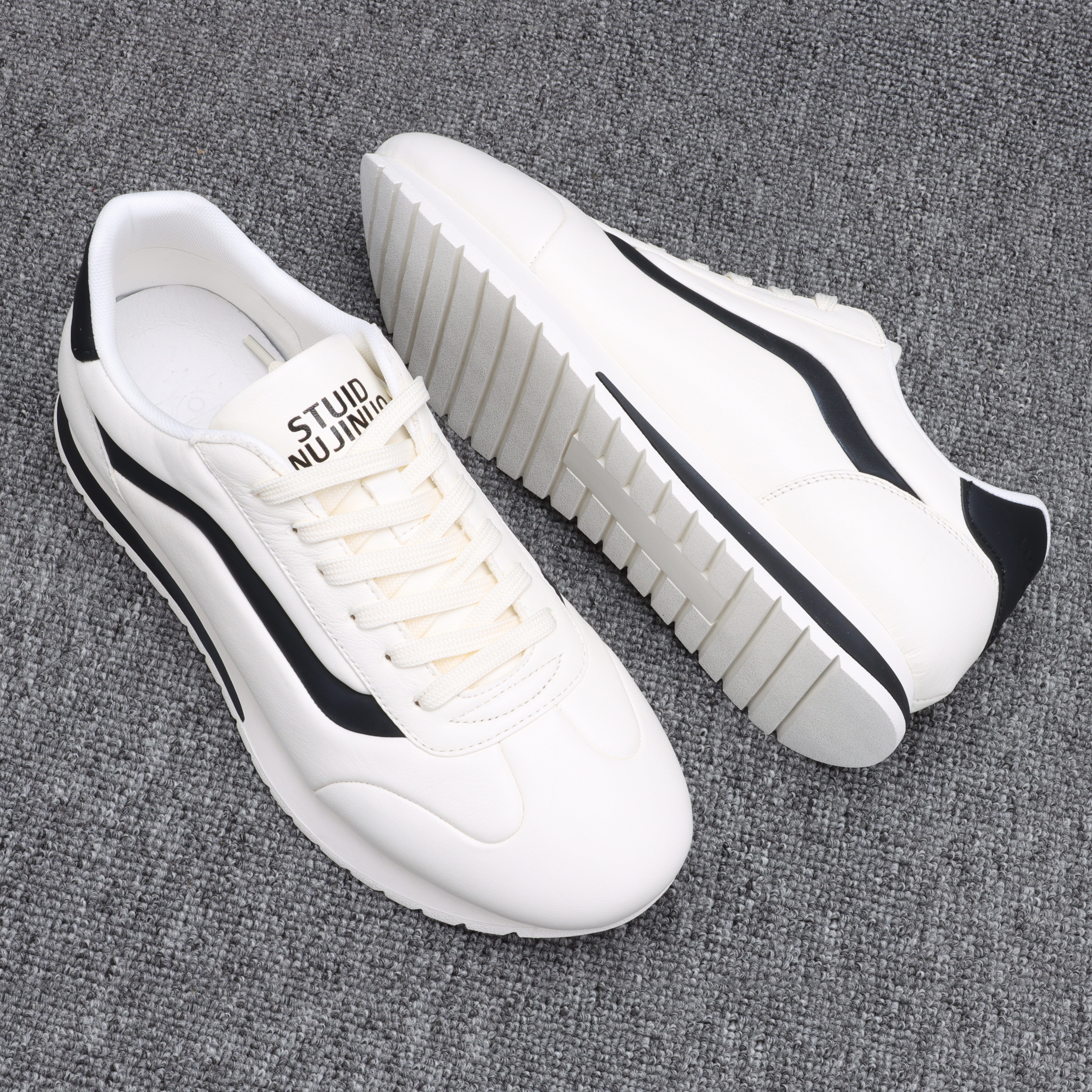 运动休闲鞋男款秋季新款厚底轻便男鞋真皮时尚透气小皮鞋百搭潮鞋,流行男鞋,时尚休闲鞋,淘宝优惠券,粉丝福利购,淘宝优惠卷