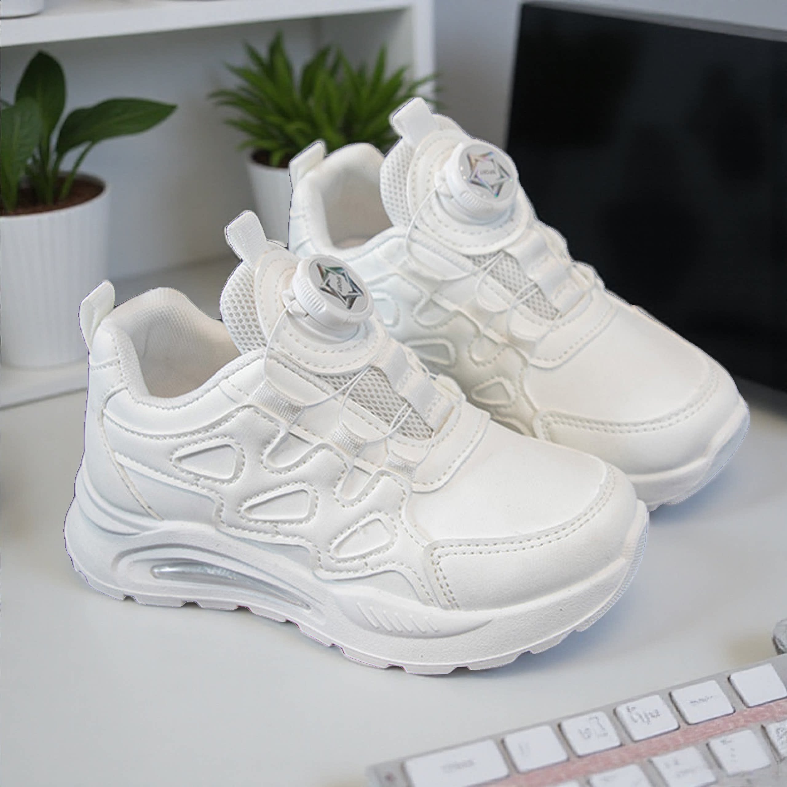 儿童小白鞋男童白色春款防水运动鞋旋转钮扣软底跑步鞋女童鞋子