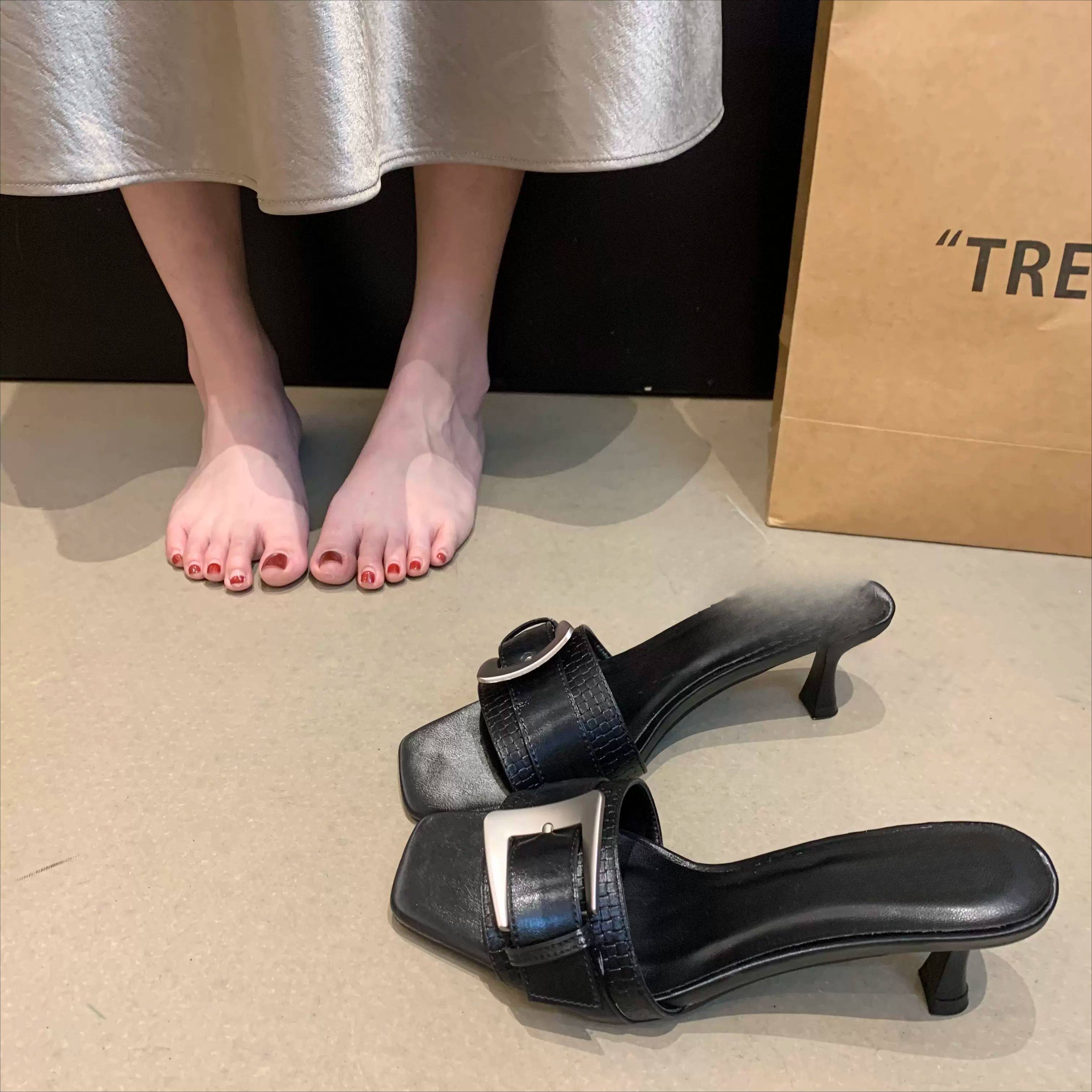 女士方头一字带扣高跟鞋小众晚晚风高跟气质露趾皮带细跟一字拖鞋