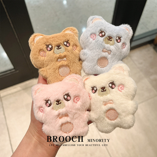 卡通小熊毛绒胸针可爱玩偶别针配饰包包挂饰毛衣围巾衣服点缀饰品