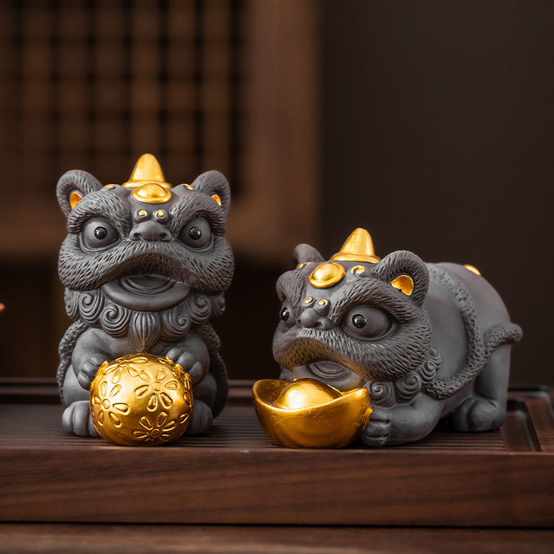 景德高端国潮紫砂茶宠摆件招财可养瑞兽镇宅描金狮子陶瓷舞狮国风