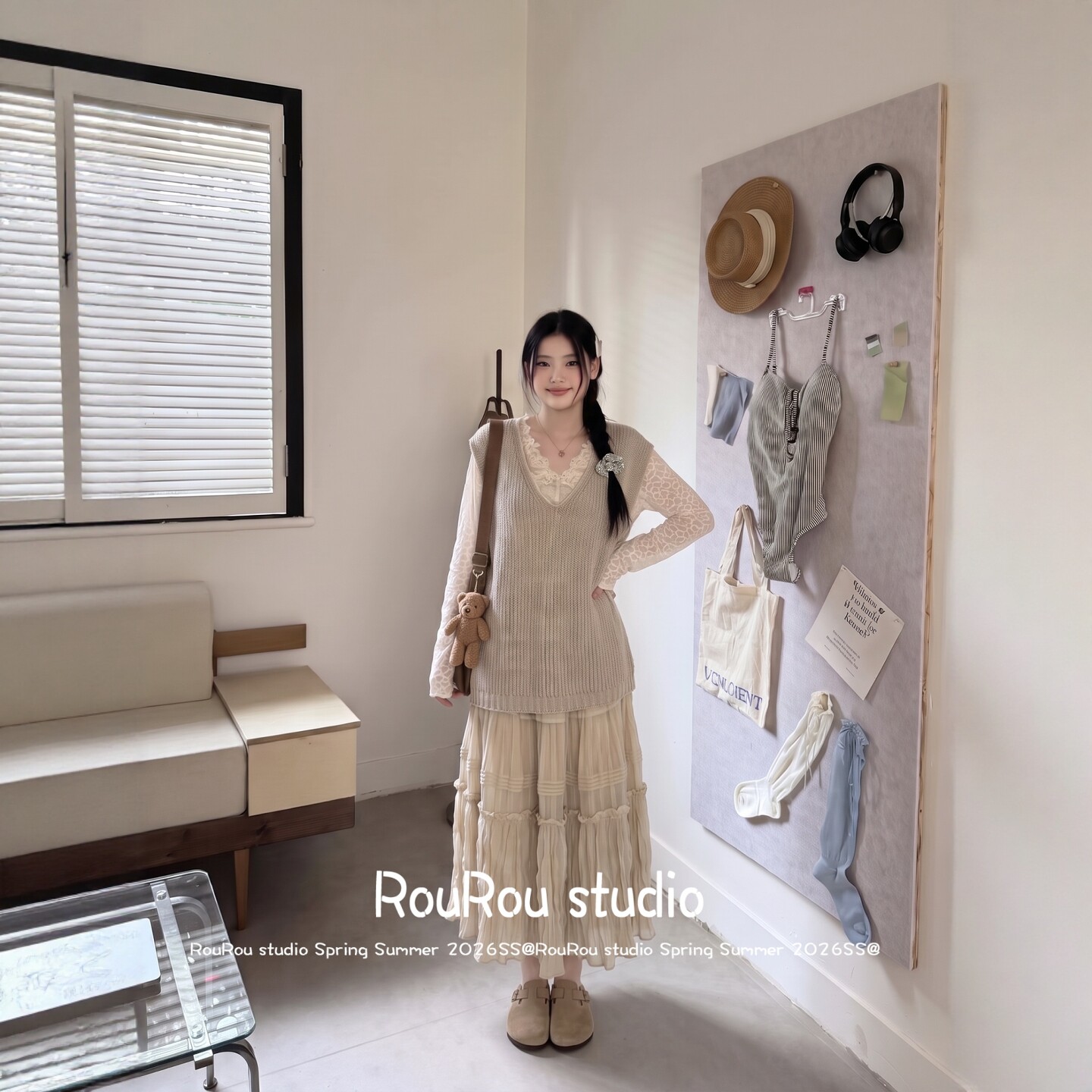 RouRou大码女装韩版V领蕾丝衫+针织马甲+半身裙胖mm三件套秋上新