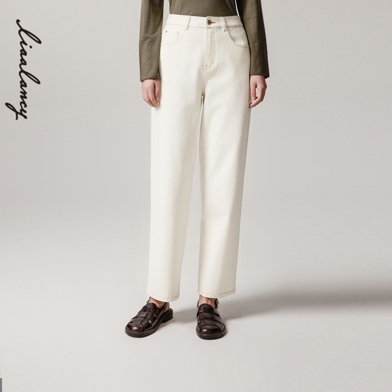 合身剪裁 直筒版型 水洗工艺