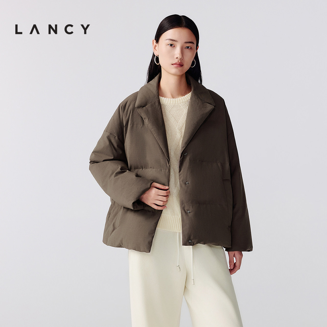 宽松版型 西装领型 落肩线条