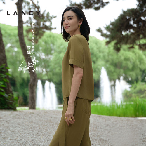 简约圆领 颗粒质感 侧边开叉