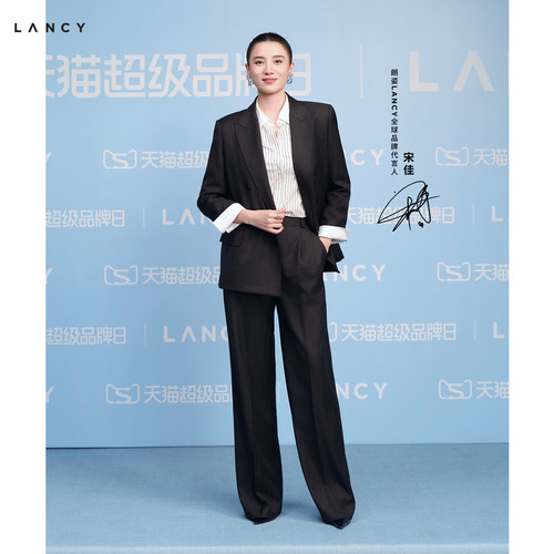 经典直版 翻领设计 细密排扣