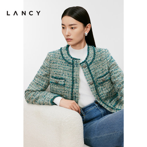 独特钻扣 直身廓形 双层口袋