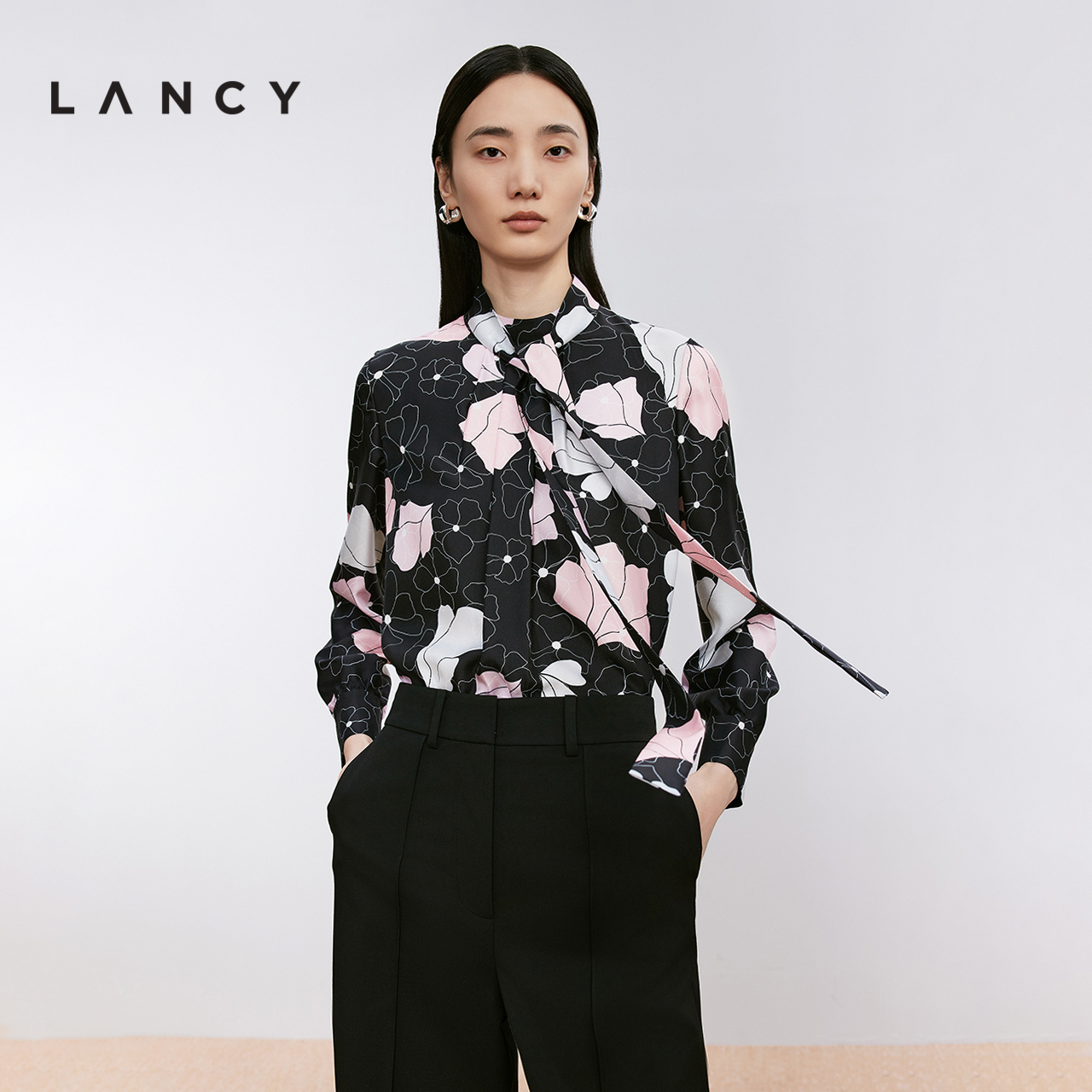 LANCY/朗姿2024冬新款真丝飘带撞色印花设计感衬衫女高级气质上衣