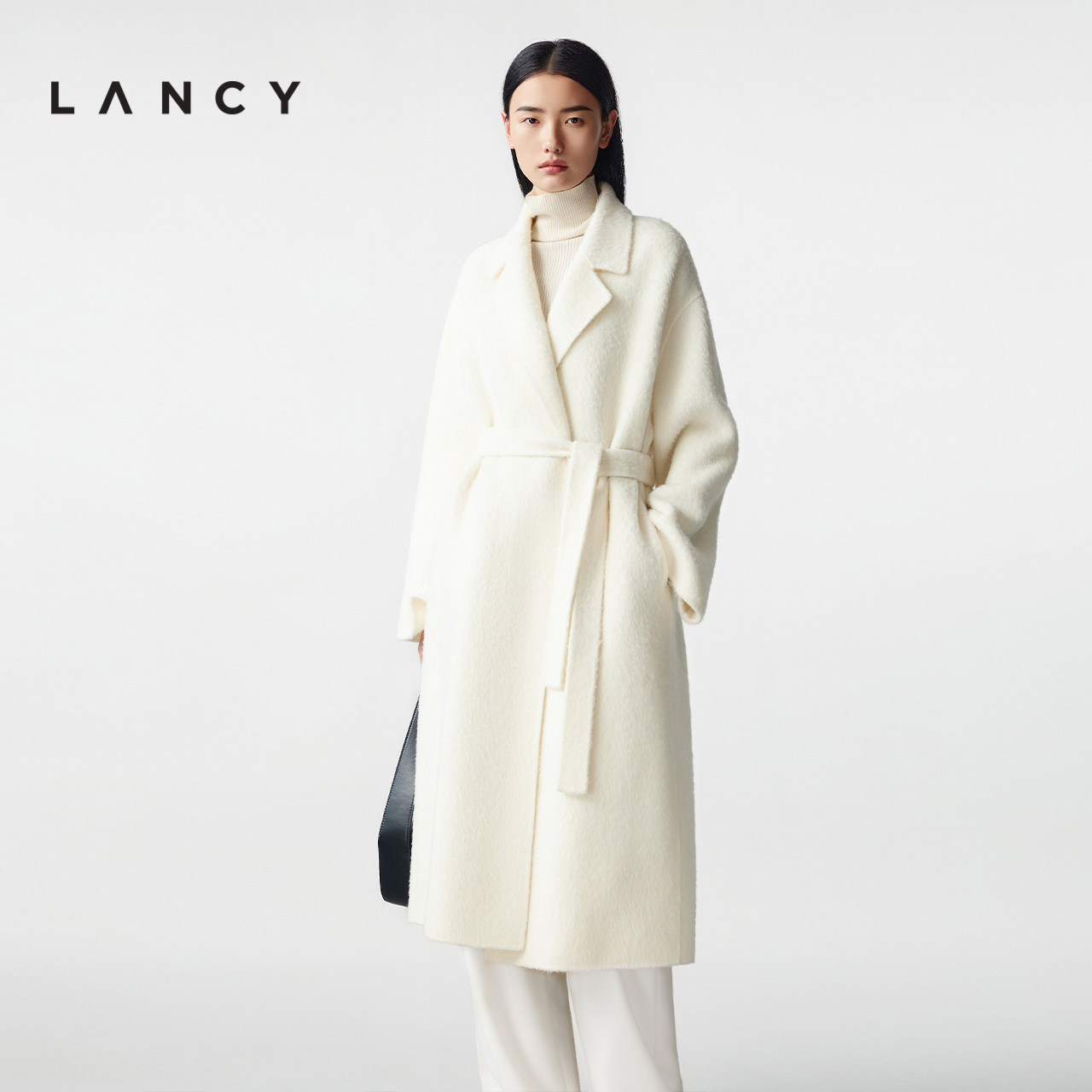 直身版型 经典翻领 系带设计