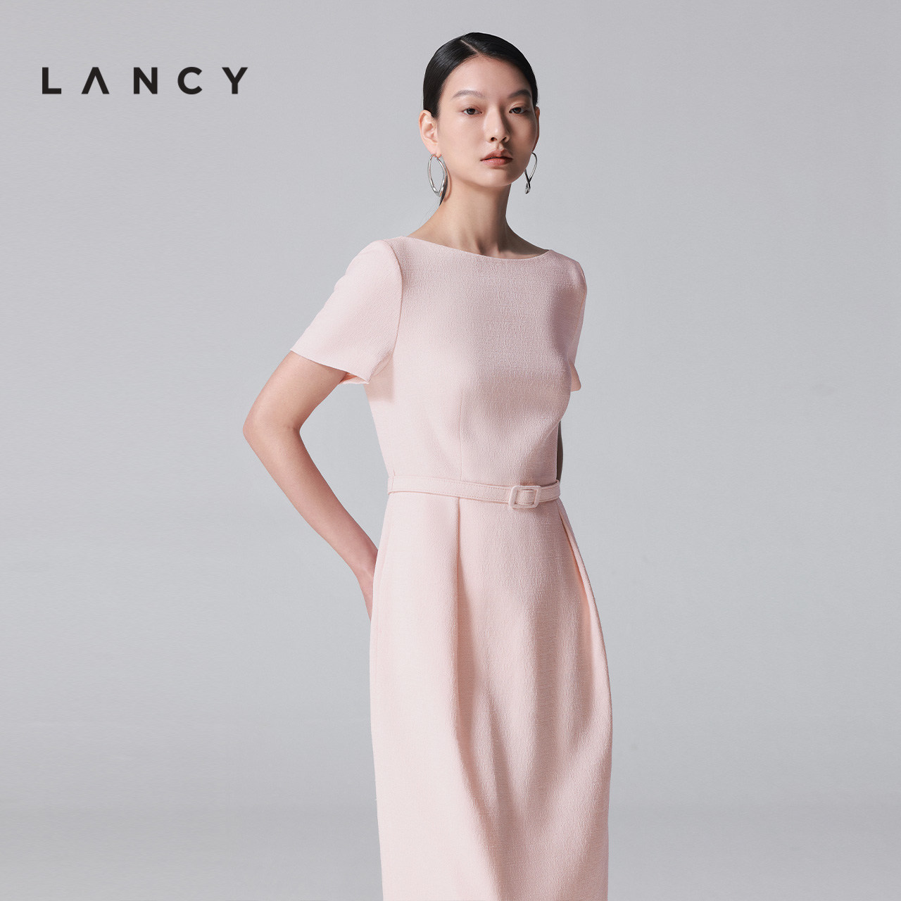 LANCY/朗姿夏季新款气质优雅通勤收腰系带一字领短袖连衣裙女