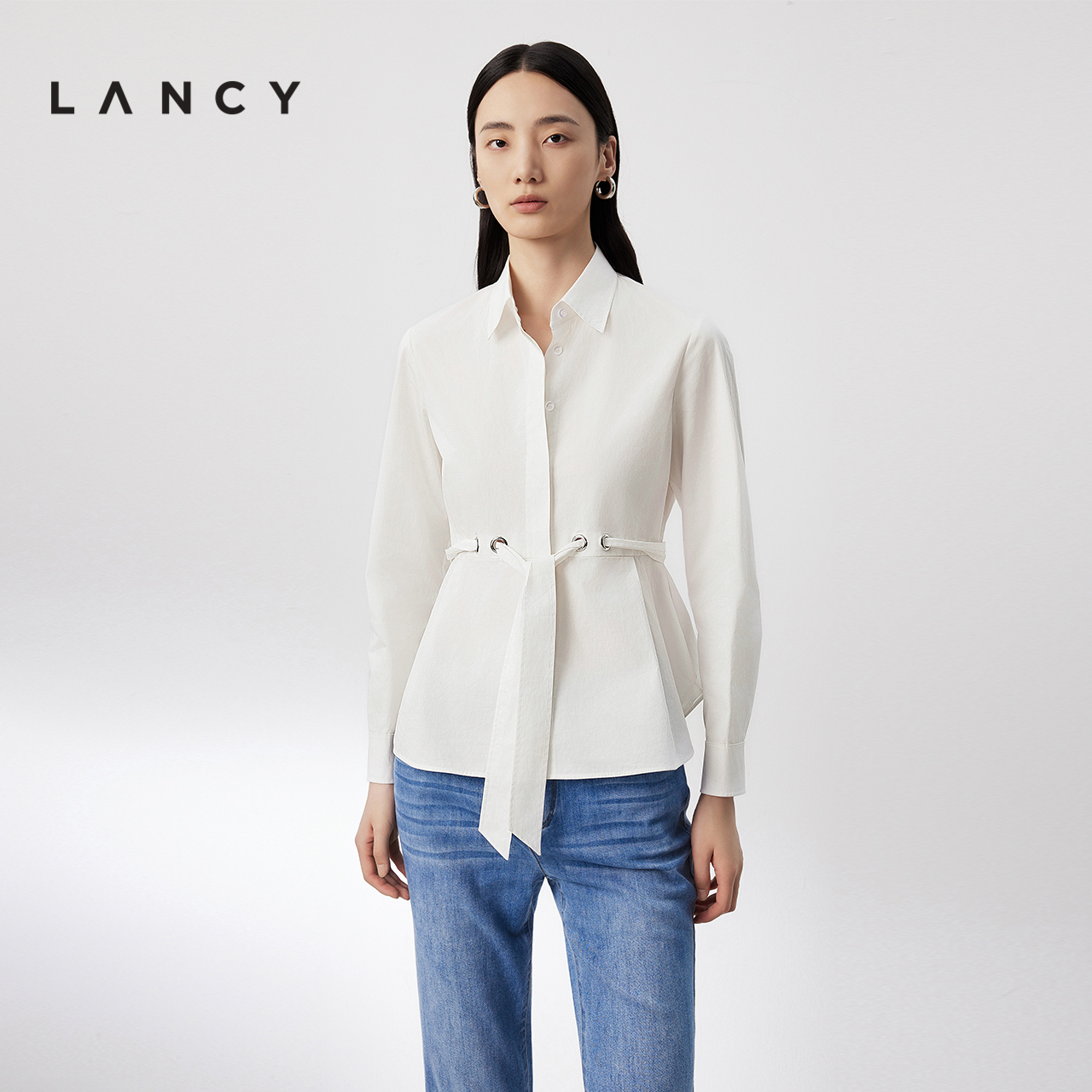 LANCY/朗姿2024秋季新款收腰翻领长袖腰带白色衬衫女通勤气质上衣