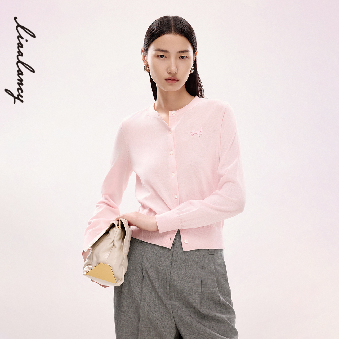 下摆收束 精致纽扣 胸前装饰