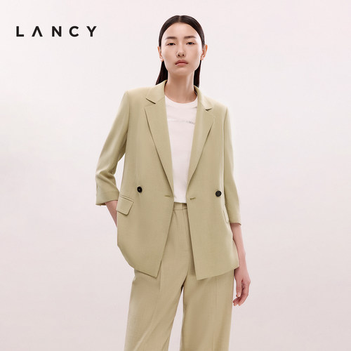 领口明线 手工缝制 麻衬覆盖