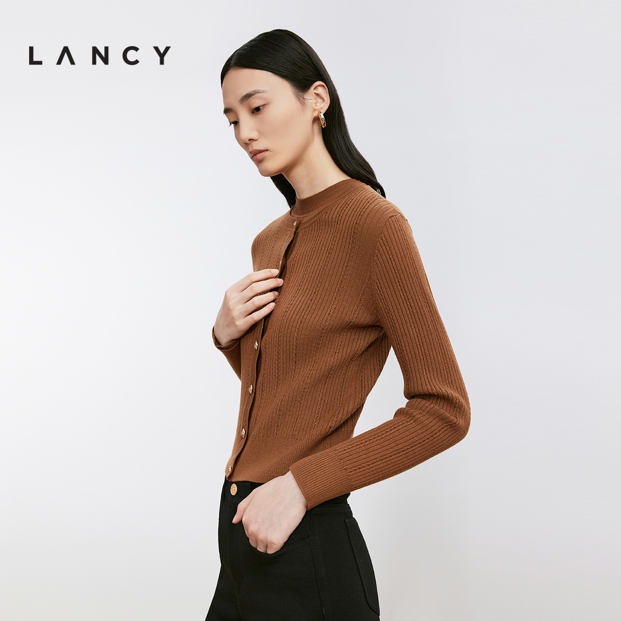 定制纽扣 简约圆领 合身版型