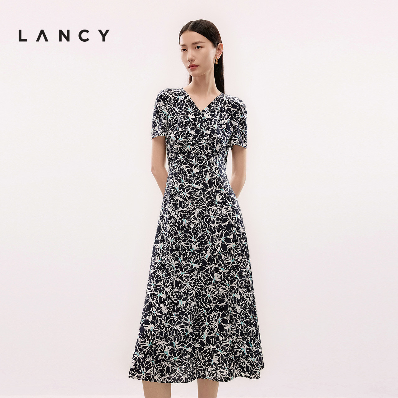 [桑蚕丝]LANCY/朗姿2025夏季新款气质法式印花碎花V领收腰连衣裙图片