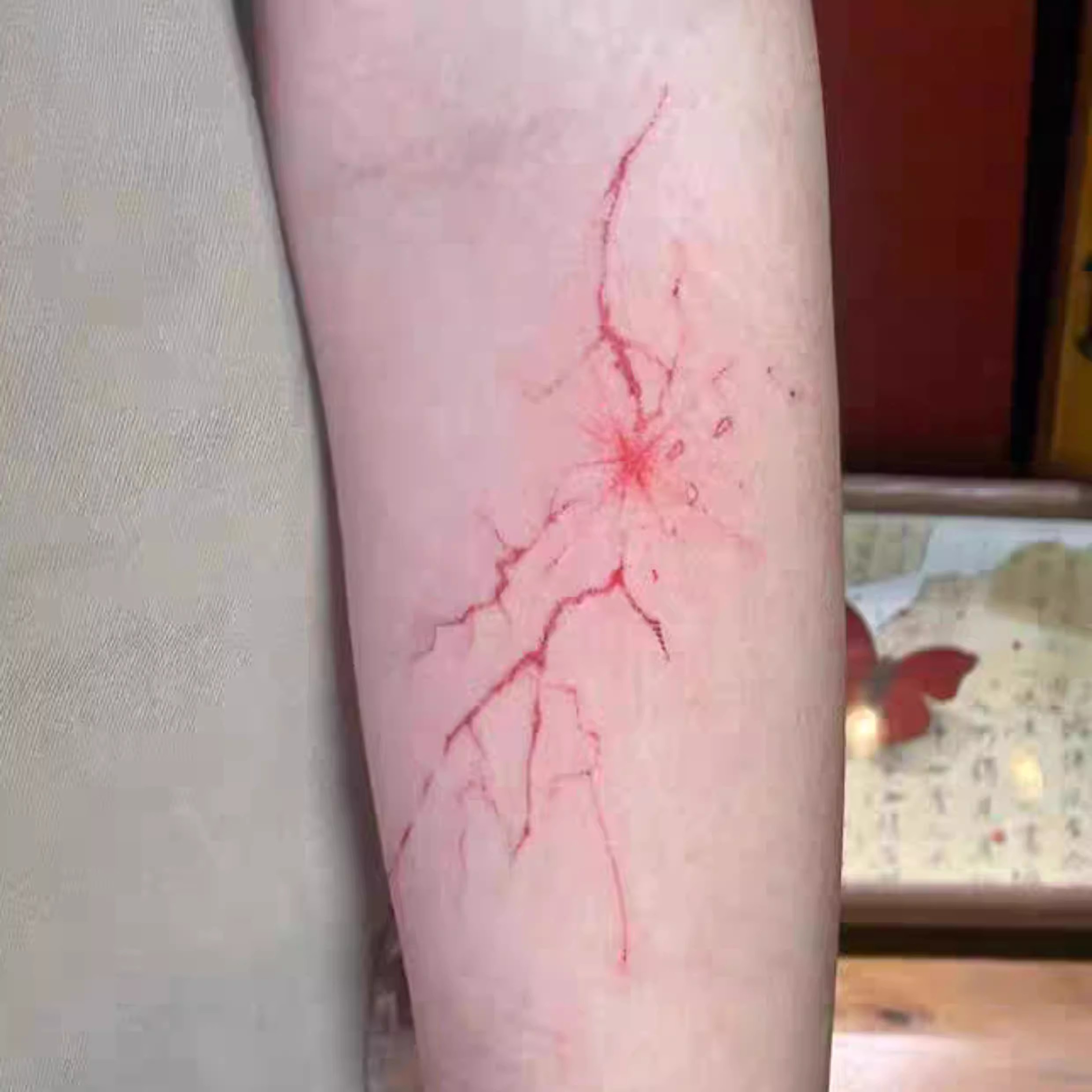 手臂仿真刺青红色裂痕万圣节血管伤疤纹身贴男女防水持久手腕锁骨