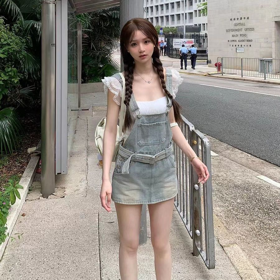 港岛嫩妹2024夏季新款收腰包臀连衣裙减龄显瘦牛仔背带短裙