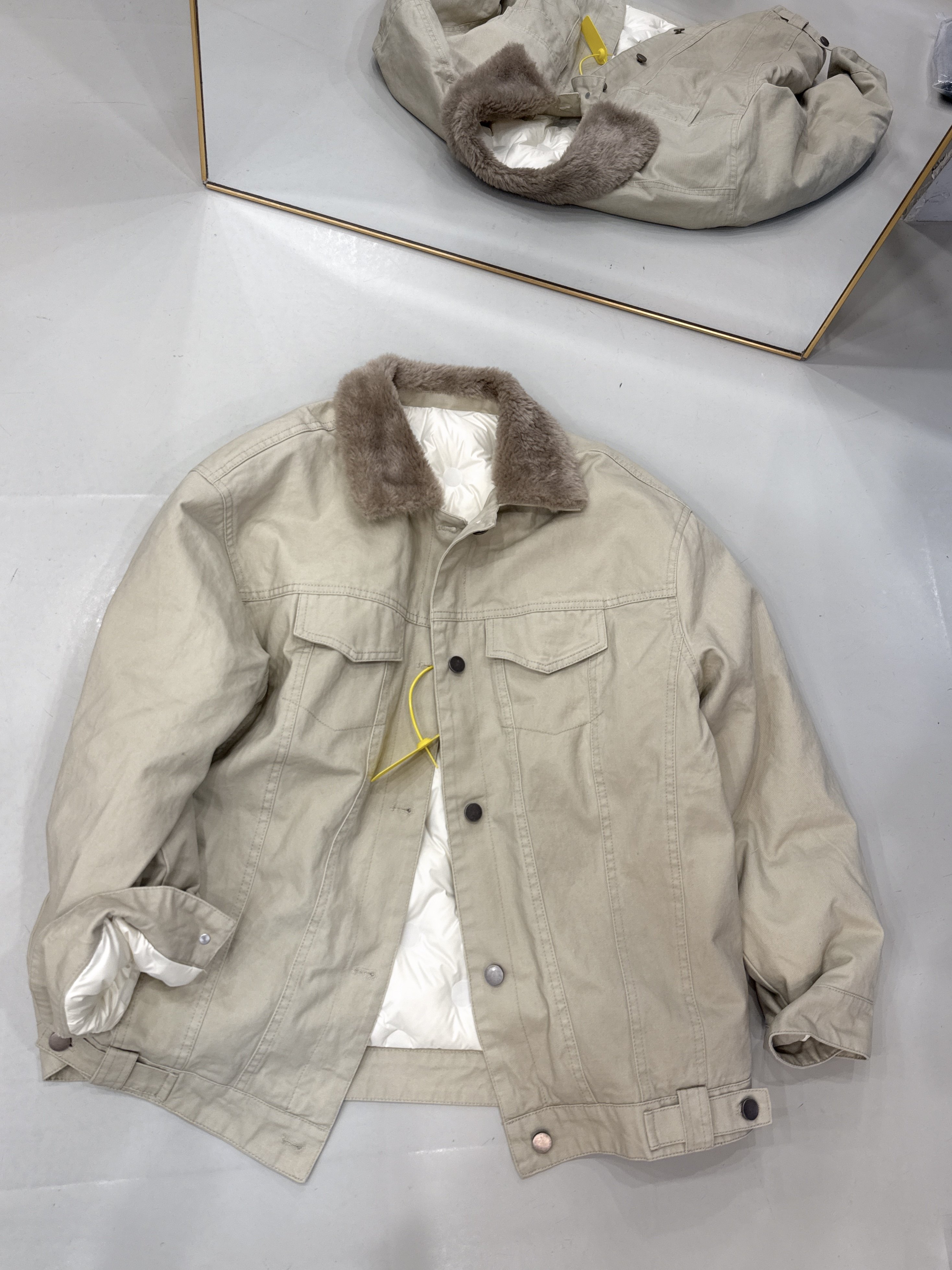 2025冬季新款时尚羊羔毛翻领单排扣夹鹅绒牛仔外套女潮,女装/女士精品,短外套,淘宝优惠券,粉丝福利购,淘宝优惠卷