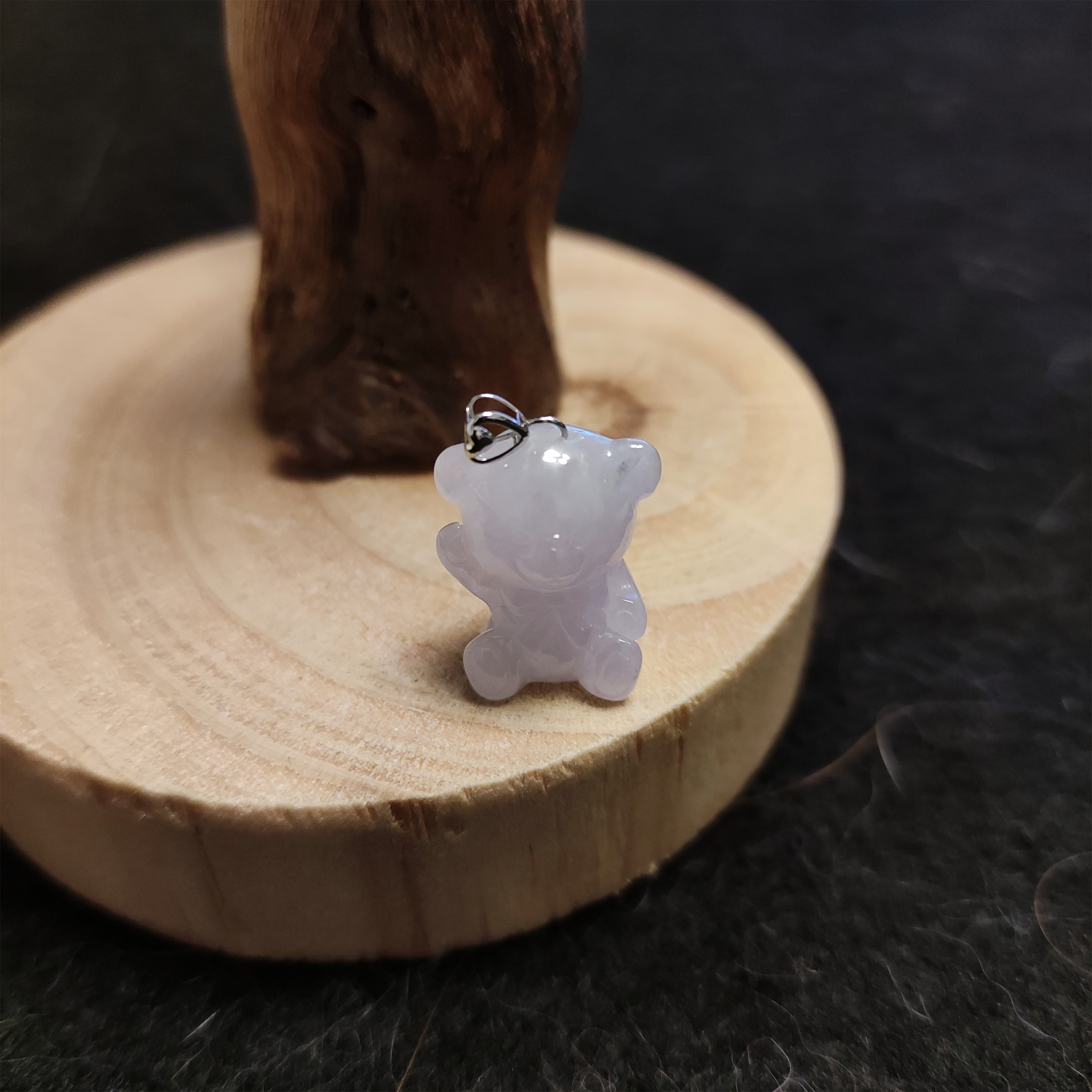 天然翡翠:冰糯种 粉紫挥手立体卡通熊 18k金扣头吊坠【特价】