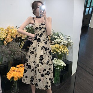 速发2025春味新款感轻熟风港季复古套装花式风情吊带碎法连衣裙可