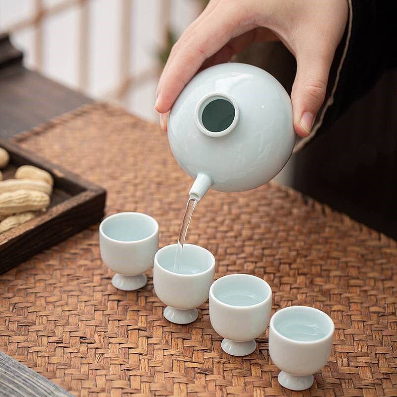 现货陶瓷精致小酒具套装一壶四杯酱香型酒器酒壶酒盅高脚杯加