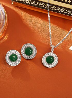 中国风绿色玉髓吊坠项链高级感