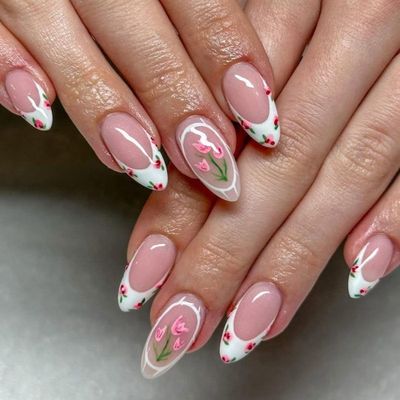 法式白色甜美穿戴甲郁金香花朵美甲甲片短款杏仁甲可拆卸假指甲