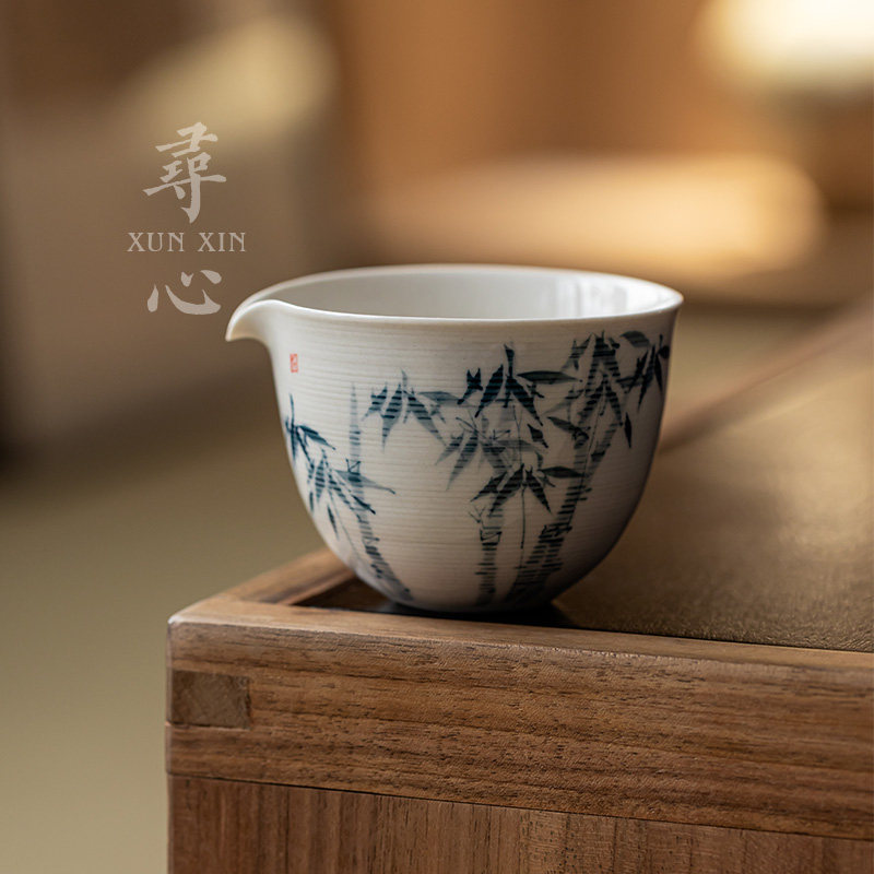 寻心草木灰手绘蓝竹公道杯图片