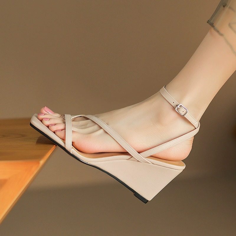 法式气质坡跟凉鞋女2024夏季新款真皮方头夹趾一字带高跟罗马女鞋