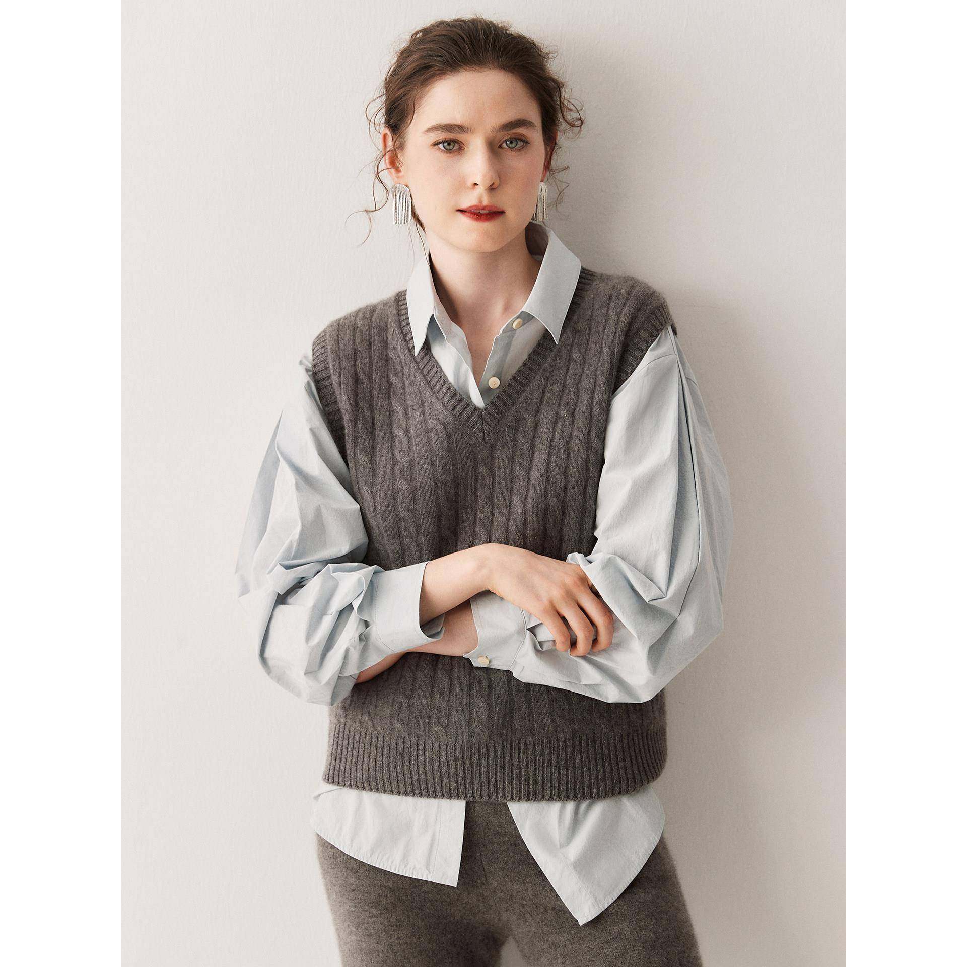 覆古文艺风V领麻花羊绒针织马甲女叠穿宽松显瘦无袖毛衣坎肩