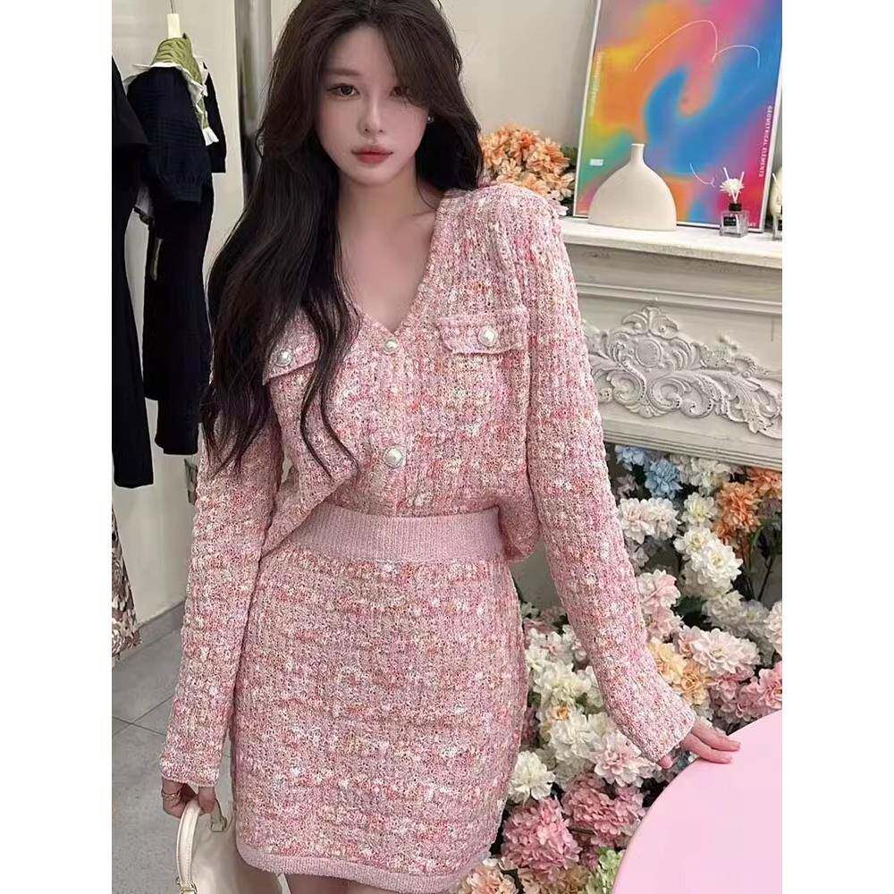 欧洲站2025秋冬新款小香风粉色毛衣套装高级感包臀短裙针织两件套