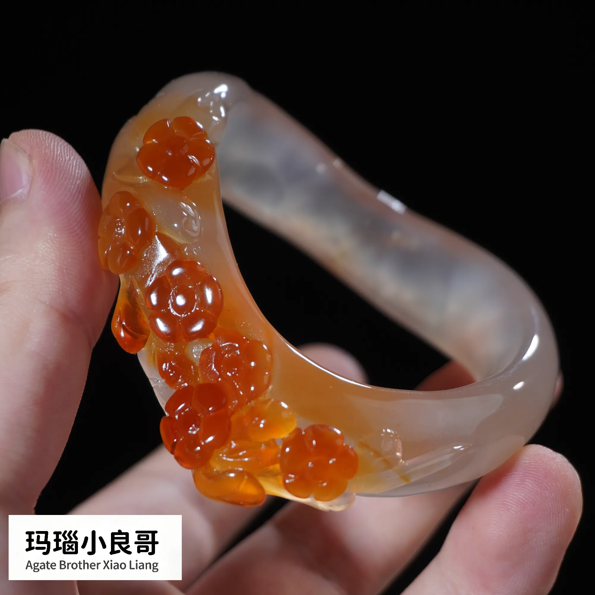 天然红玛瑙扭扭镯精工俏色巧雕梅花手镯个性扭扭镯女性礼品