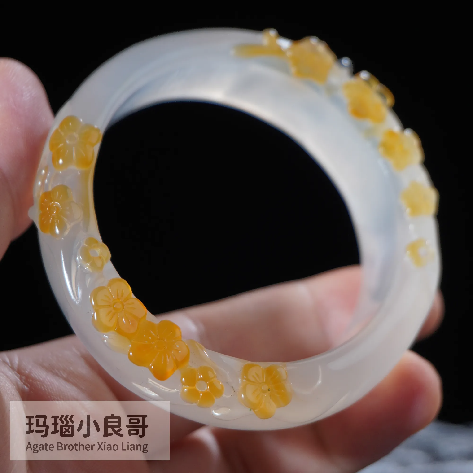 纯手工俏色巧雕梅花手镯