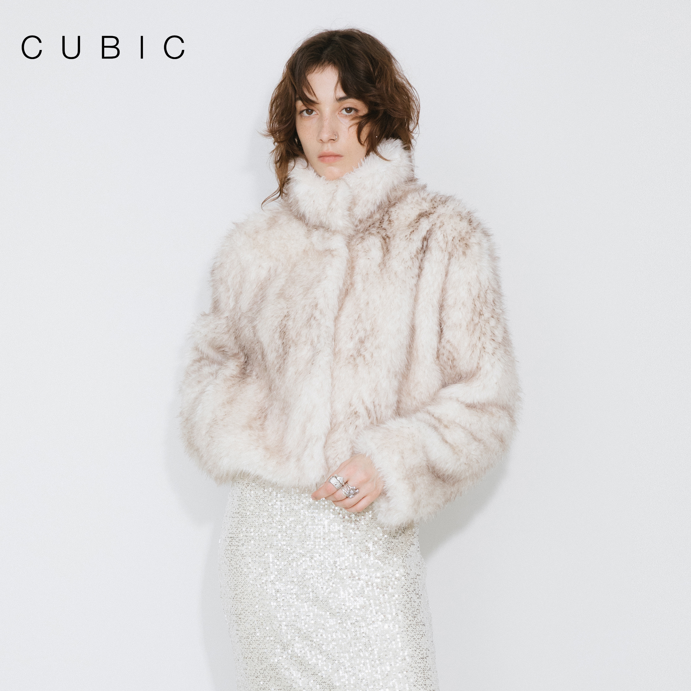 CUBIC时髦混色蓬松柔软立领短款环保皮草外套