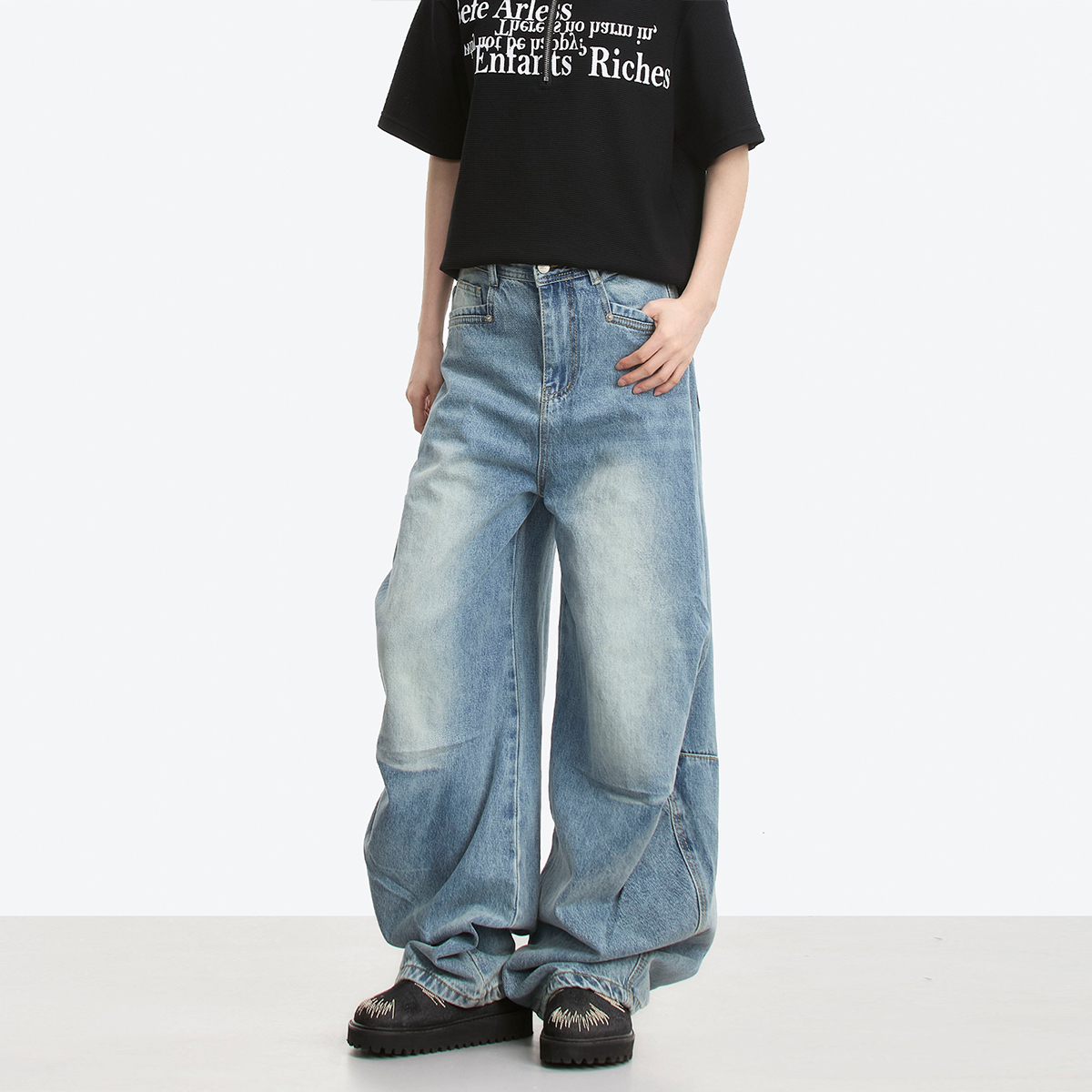 蓝色牛仔裤男生美式复古