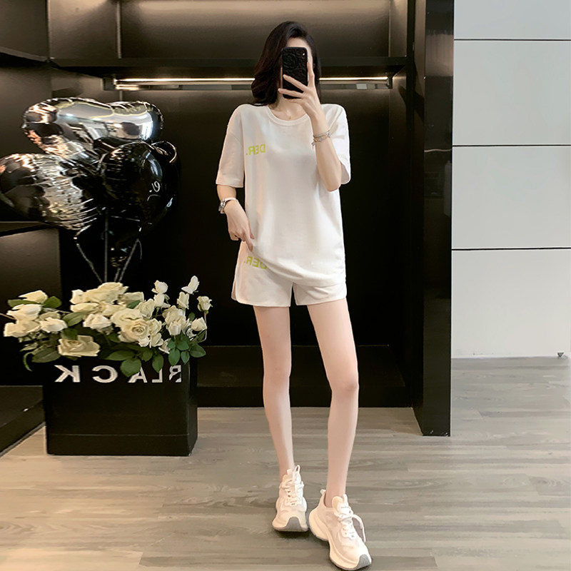 减龄印花白色短袖短裤运动两件套
