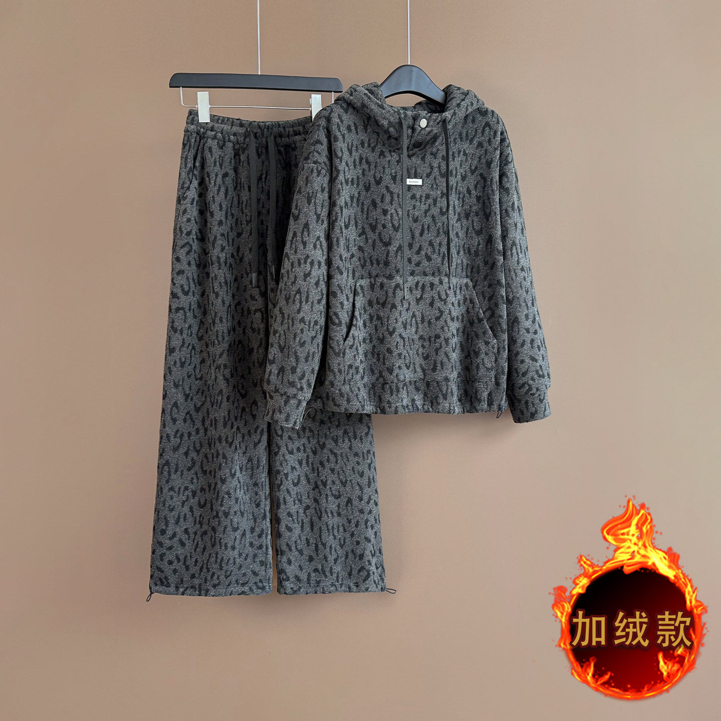 加绒豹纹时尚休闲套装女秋冬宽松显瘦连帽卫衣阔腿裤高级感两件套