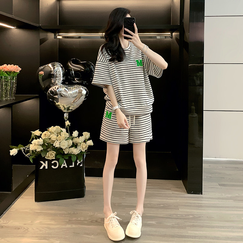 欧货时尚休闲套装女夏季新款显瘦慵懒风条纹短袖短裤运动两件套潮