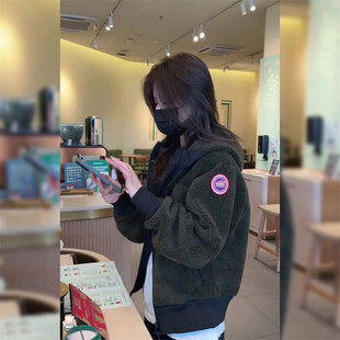 冬季新款高级感加绒加厚短款羊羔绒外套女保暖连帽拉链摇粒绒卫衣