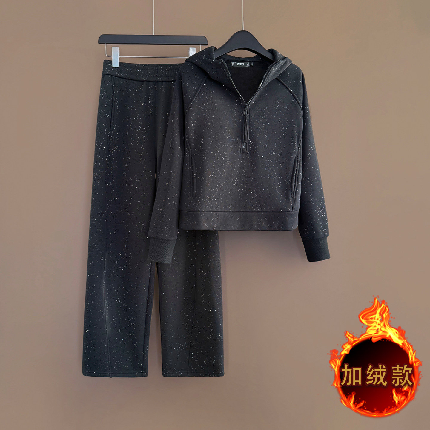 2026冬季穿搭一整套高级感洋气减龄加绒连帽卫衣阔腿裤休闲套装女