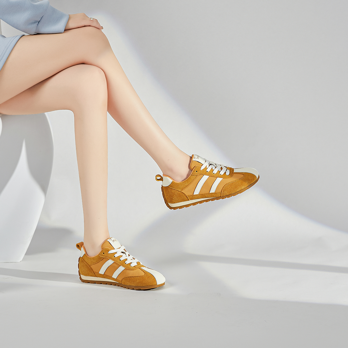 2025秋季新款厚底老爹鞋女百搭网面透气增高水晶底气垫休闲运动鞋