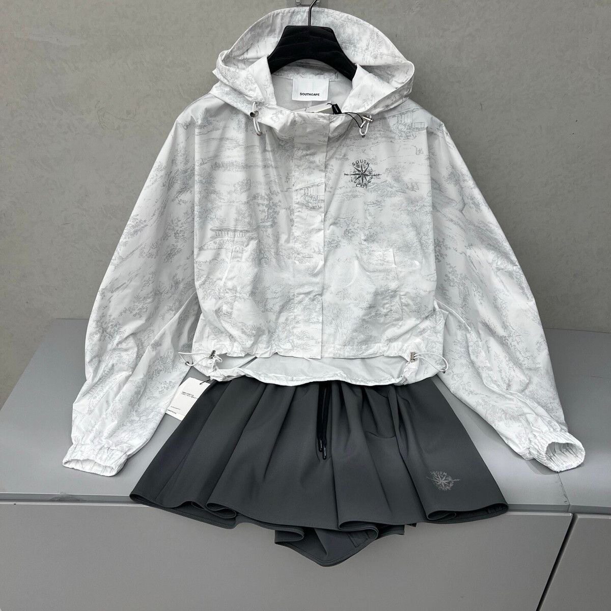 韩国高尔夫服26新款女士夏季印花连帽防晒薄款户外运动休闲速干衣