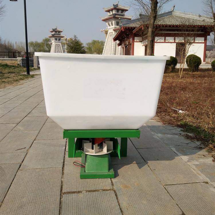 志成家用三轮车后置撒机拖拉机前挂式电动施机12V抛洒均匀