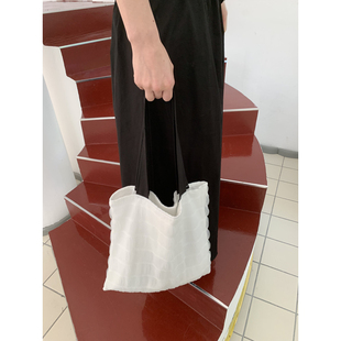 Lonslan BAG 2025韩系简约蕾丝休闲度假包单肩褶皱腋下包