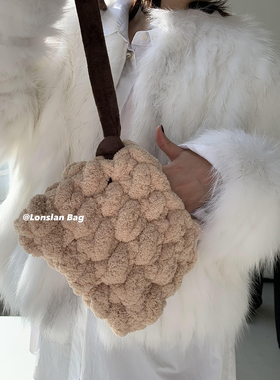 Lonslan BAG 2022冬季新款打结设计手工编织拼色软糯暖毛绒绒包