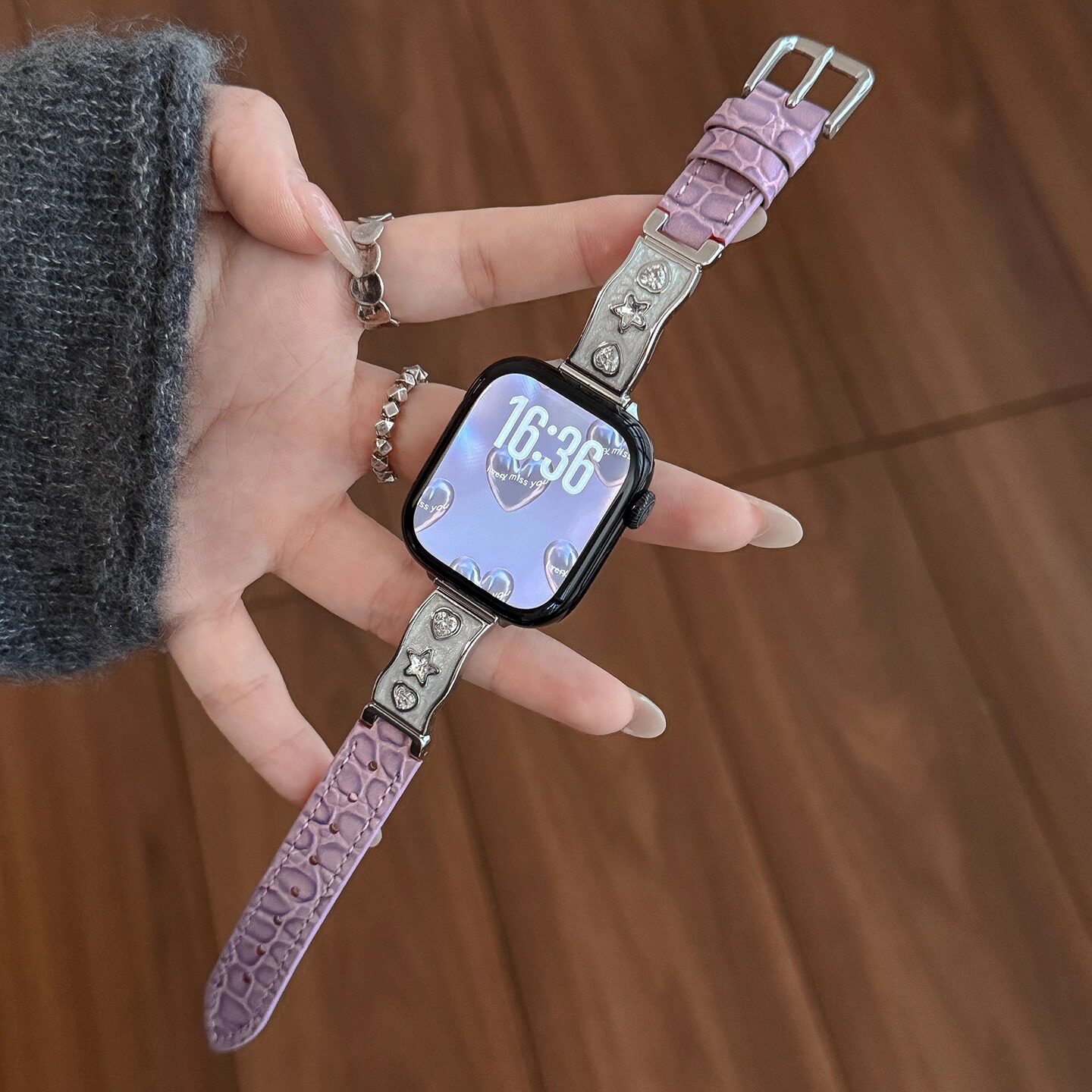 心形滴胶鳄鱼纹适用applewatch11手表表带iWatchs10/9新款苹果手表s7/6/5女士气质小众秋冬款se智能腕带ultra