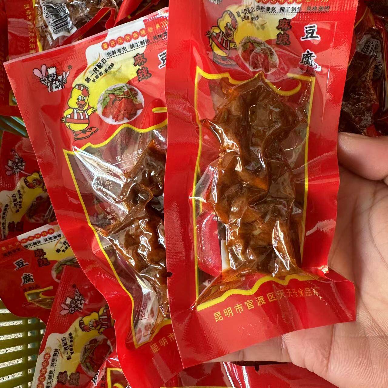 香辣鸡丁麻辣豆腐鸡肉串翅膀云南特产追剧食品小卖铺馋嘴怀旧零食